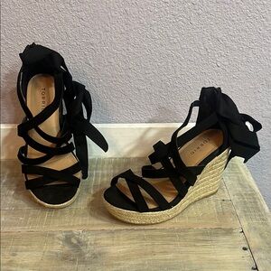 🎉HP🎉 Torrid Black Strappy Wedge Espadrilles Sz 8WW